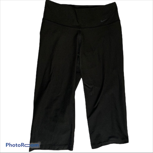 Nike Dri-Fit Size S Athletic Capris Womens Black - Picture 1 of 6
